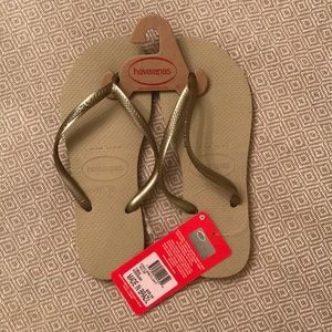 NWT Women’s Havaianas in Light Gold